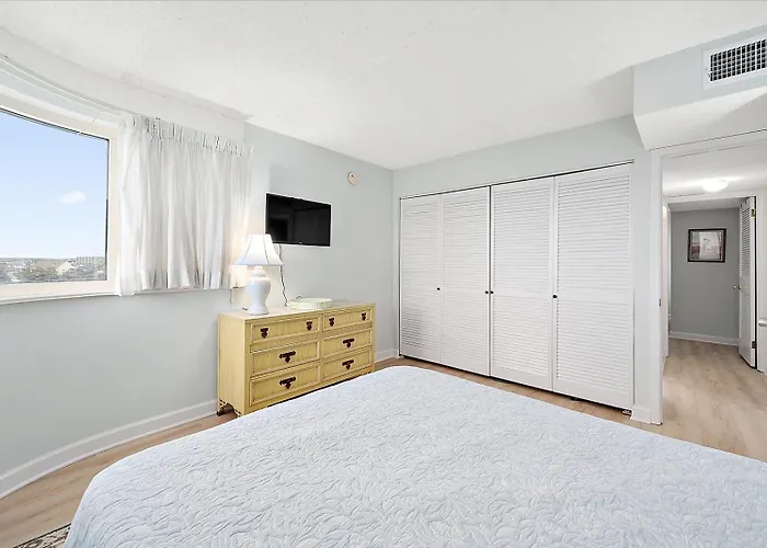 Amazing Views From 2 Bedroom & Outdoor Pool! Ocean City