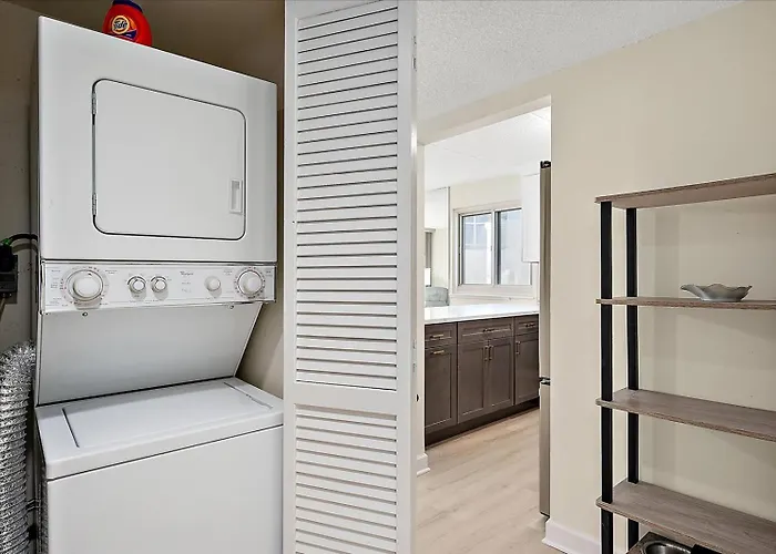 Amazing Views From 2 Bedroom & Outdoor Pool! Ocean City
