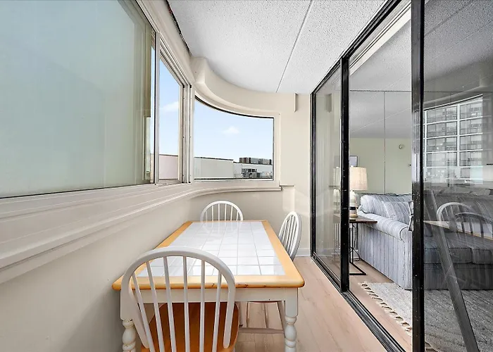 Amazing Views From 2 Bedroom & Outdoor Pool!