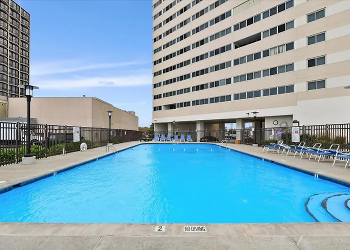 Hébergement de vacances Amazing Views From 2 Bedroom & Outdoor Pool!